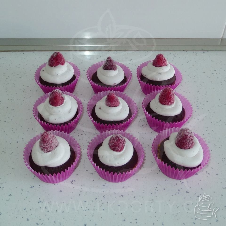 Malinové cupcakes