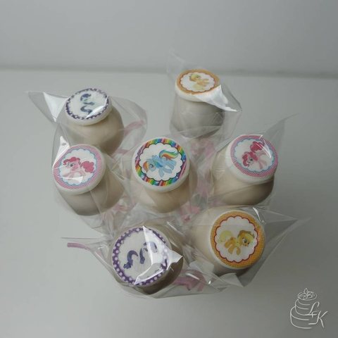 Cakepop pony 3.